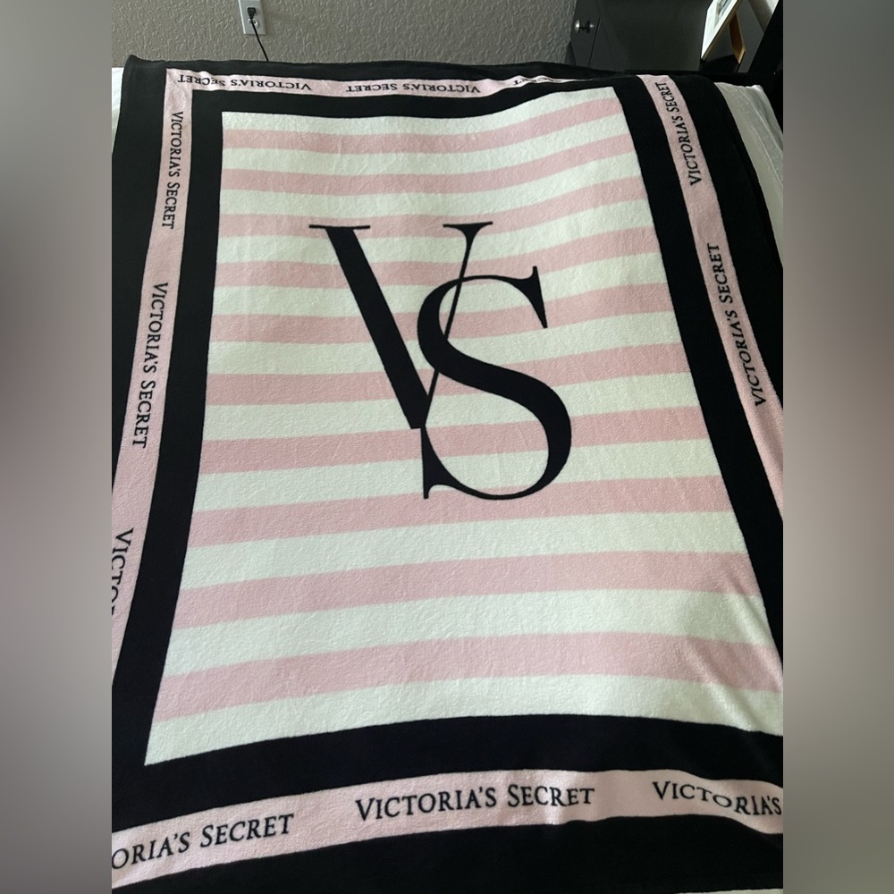Victoria Secret Fleece Throw Blanket Pink White Striped Center 60”X50”
